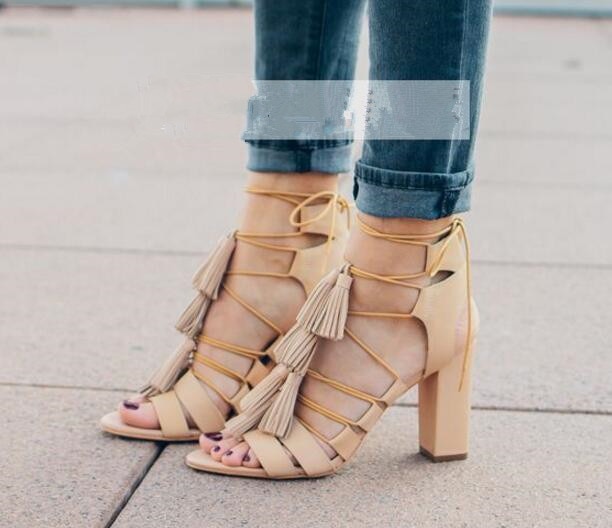 Thick heels cross-tied